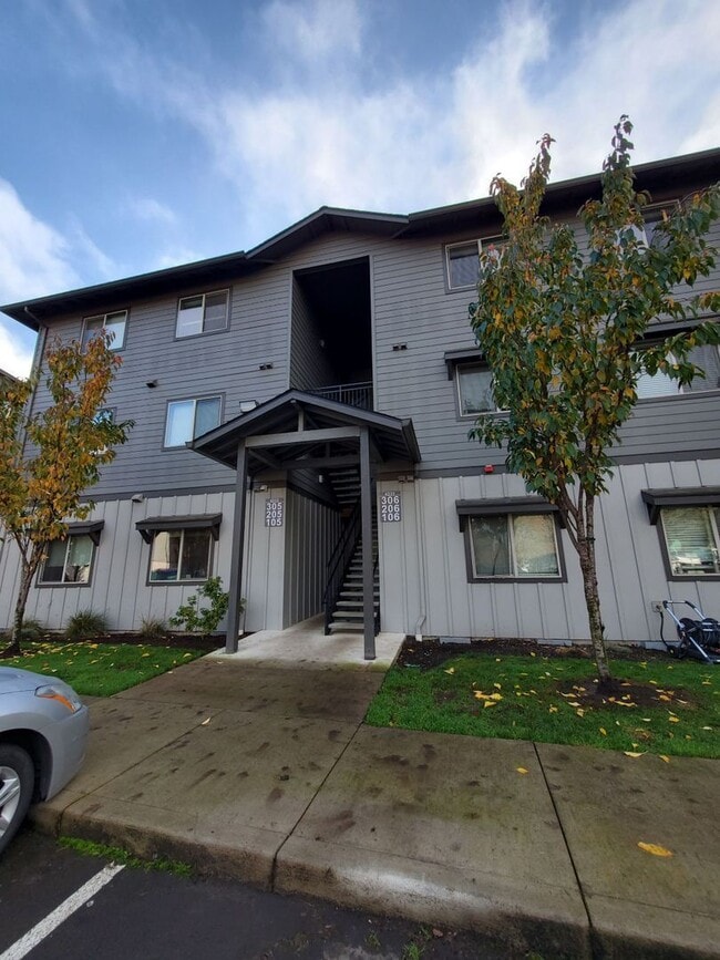 Building Photo - 4235 Hawthorne Ave NE Unit 106