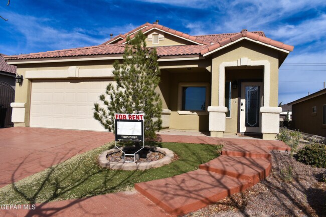 Photo - 300 Saltford Pl