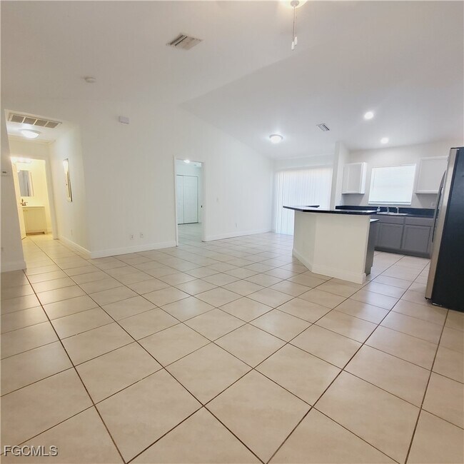 Photo - 777 Bedford Dr