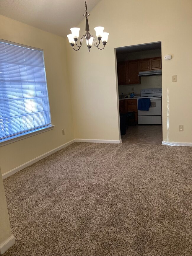 Área de comedor - 2696 Green Hollow Ln