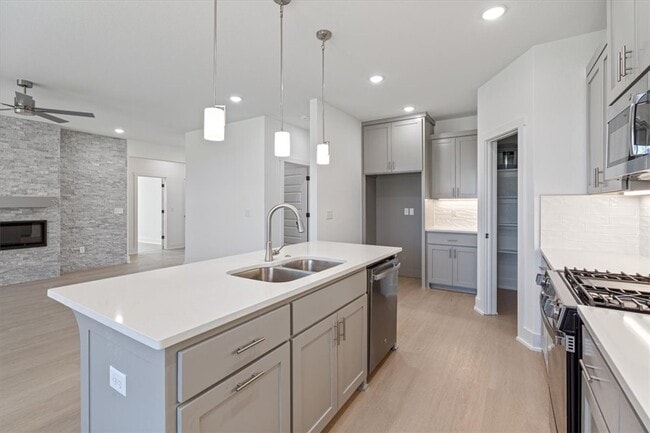 Building Photo - 7004 SW Orange Ave