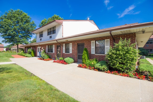 55+ Manor Park Apartments Senior Community