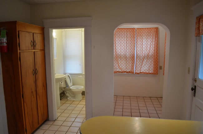Photo - 230 W State St