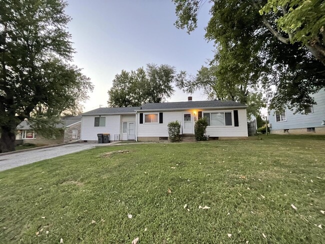 Photo - 207 E 19th St