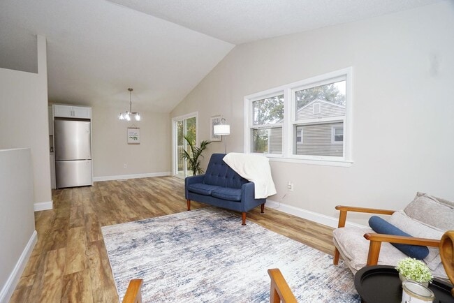 42 Woodfield St