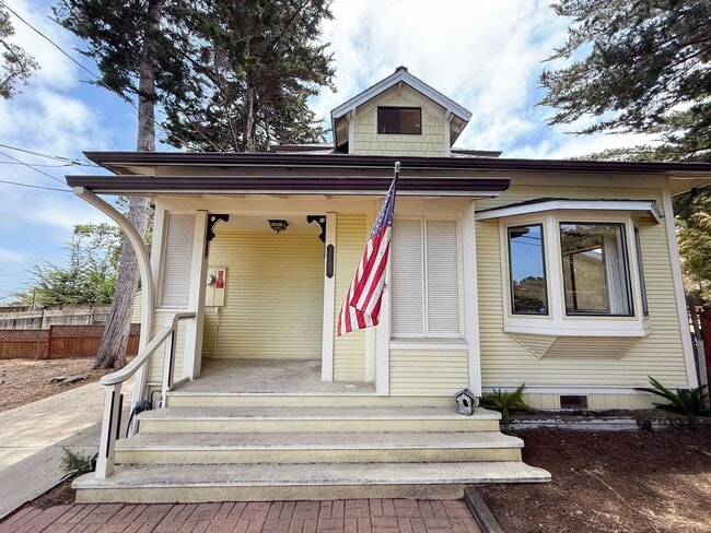 Fantastic Home in New Monterey Near DLI - Fantastic Home in New Monterey Near DLI