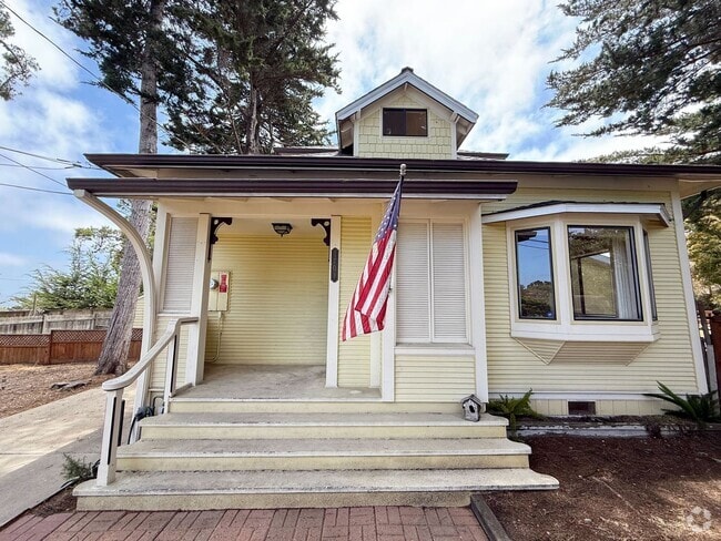 Building Photo - Fantastic Home in New Monterey Near DLI