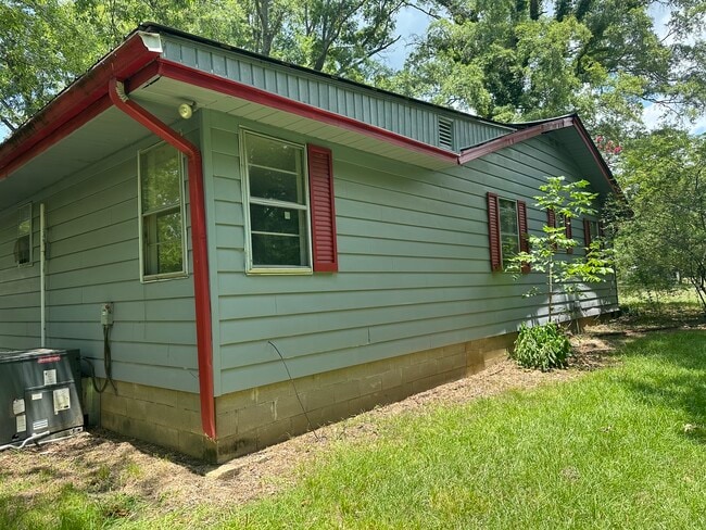 Photo - 107 Chesterville Rd
