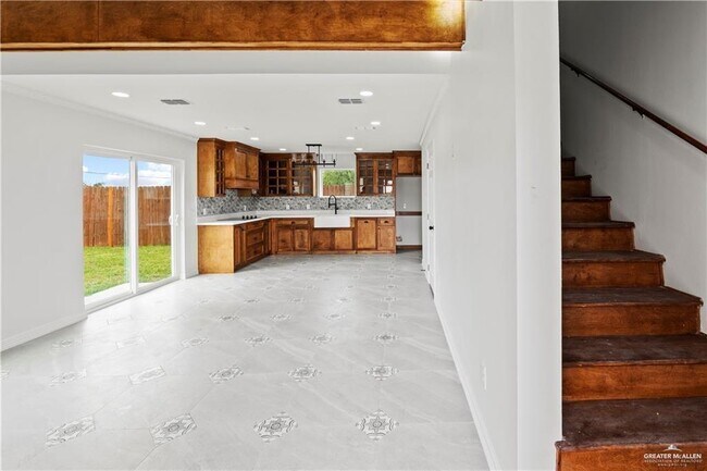 1404 Karen Dr
