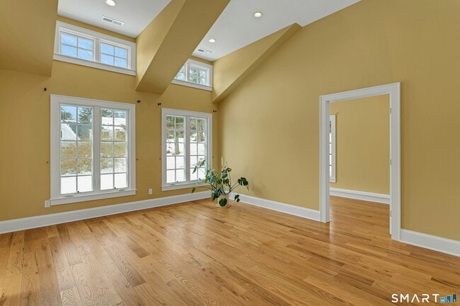 Photo - 19 Robin Hood Ln