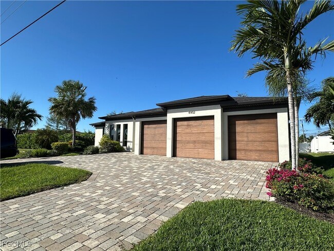 Photo - 4402 Chiquita Blvd S