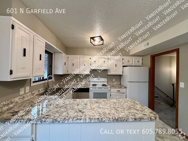 Building Photo - 601 N Garfield Ave Rental