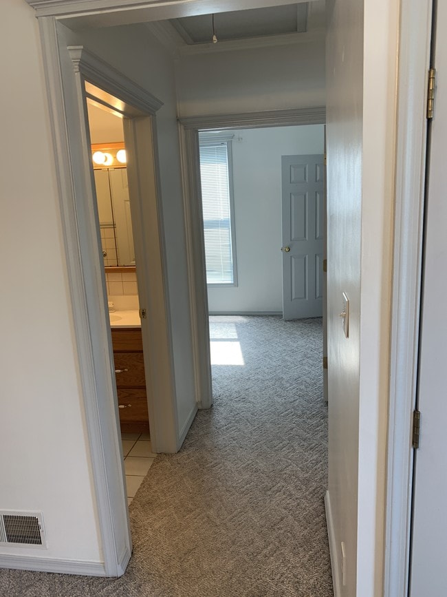 Building Photo - 516 S 12th St Unit 518 South 12th St