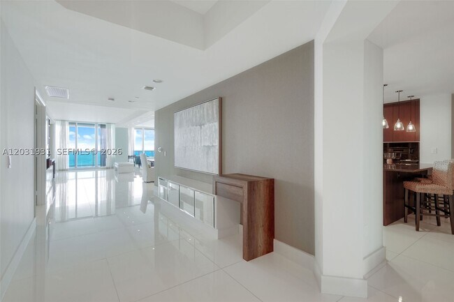 Building Photo - 2711 S Ocean Dr Unit 2803