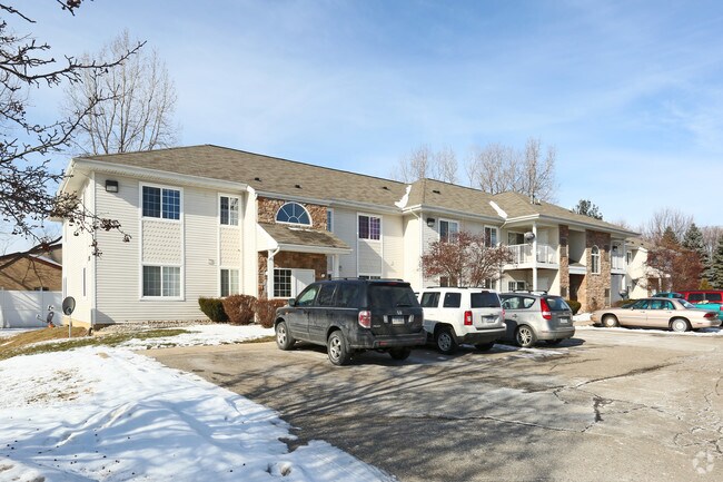 Pinewood Club Apartments - Pinewood Club Apartments