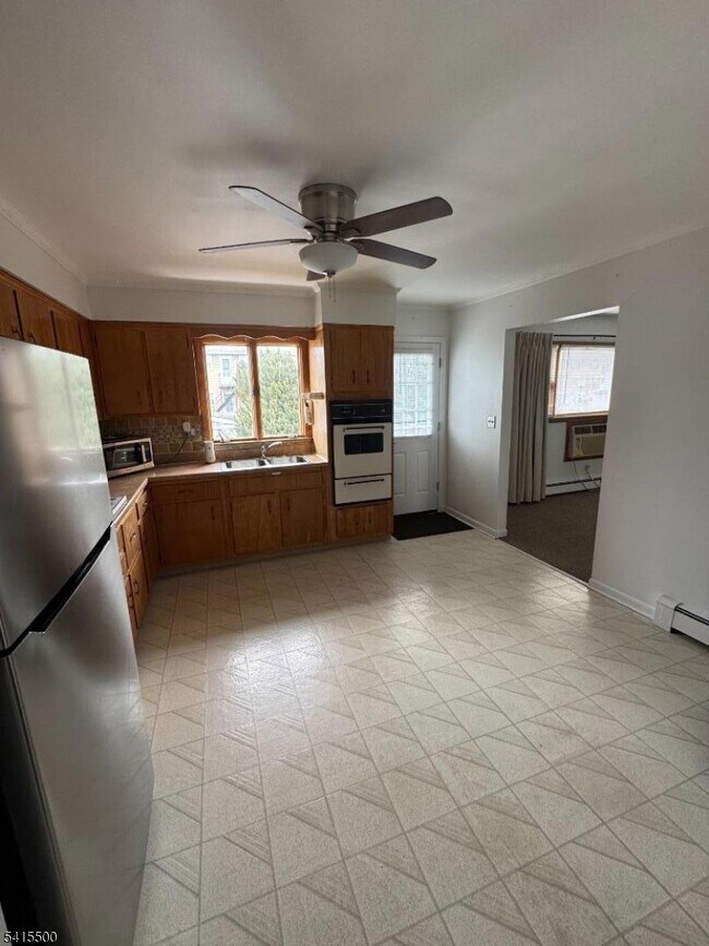 Photo - 83 Maple Ave