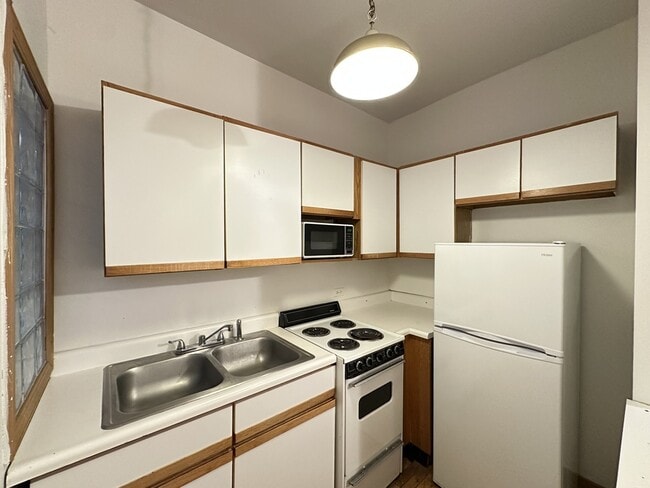 Photo - 634 W Barry Ave Unit R04A