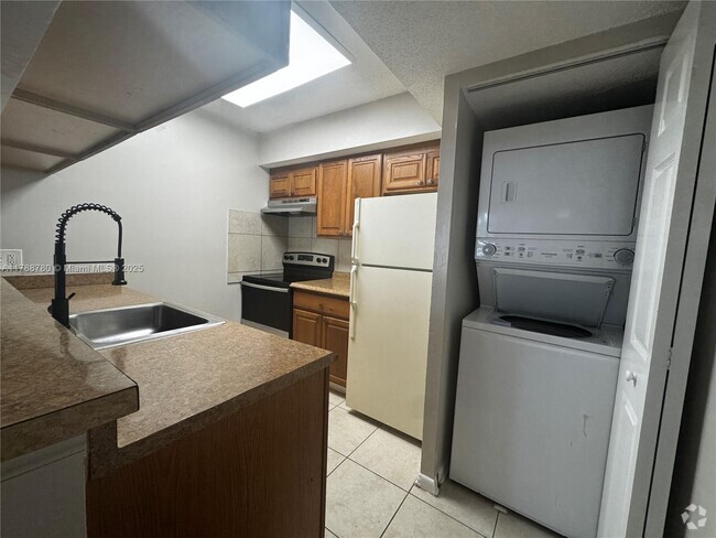 Building Photo - 5672 Rock Island Rd Unit 243 Rental