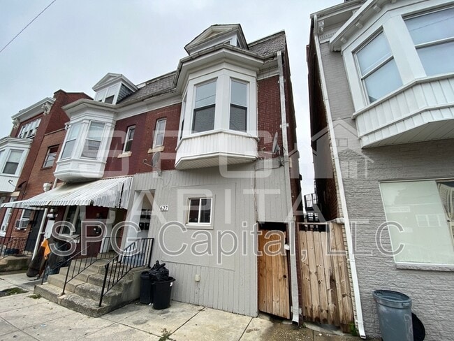 Building Photo - 627 E Market St