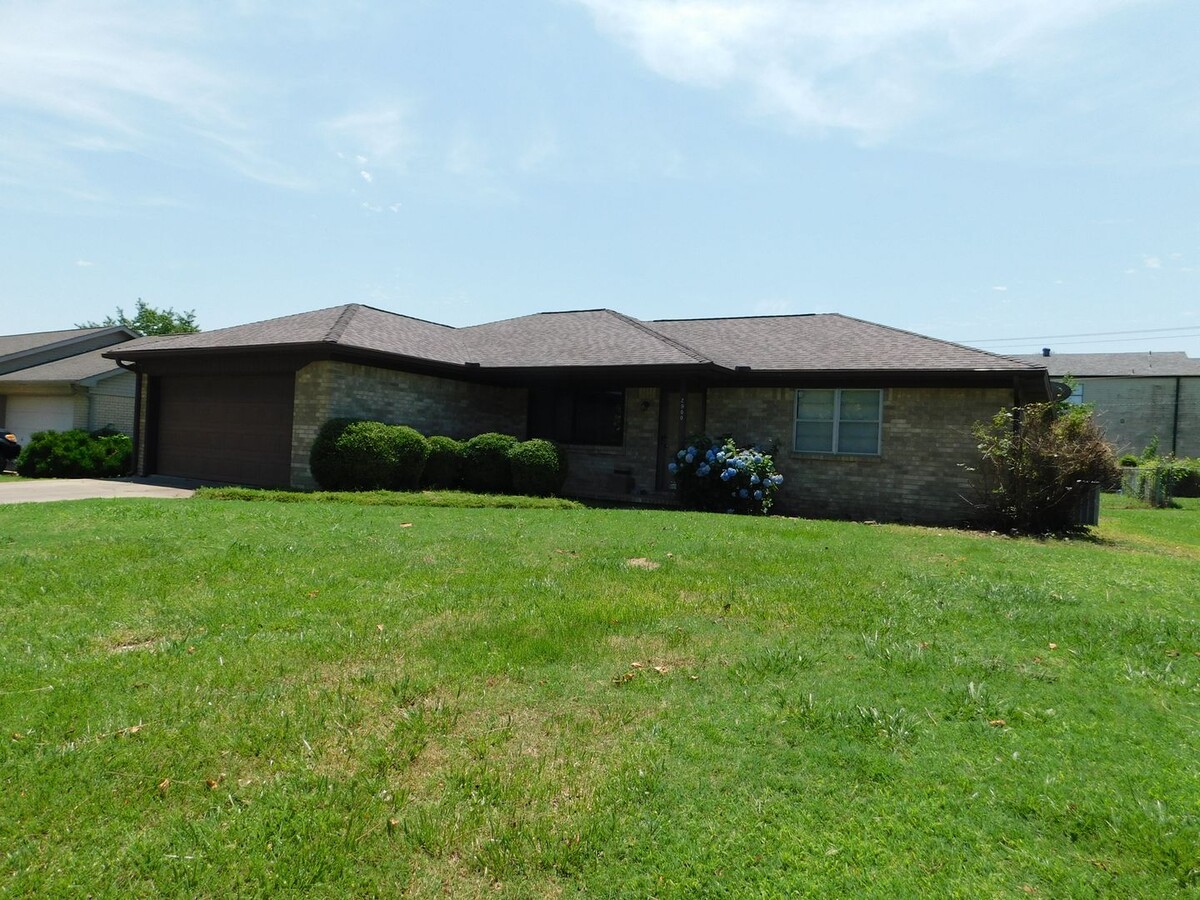 3 Bedroom 2 Bathroom House - 3 Bedroom 2 Bathroom House