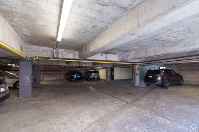 Garaje cerrado - Adeline Apartments