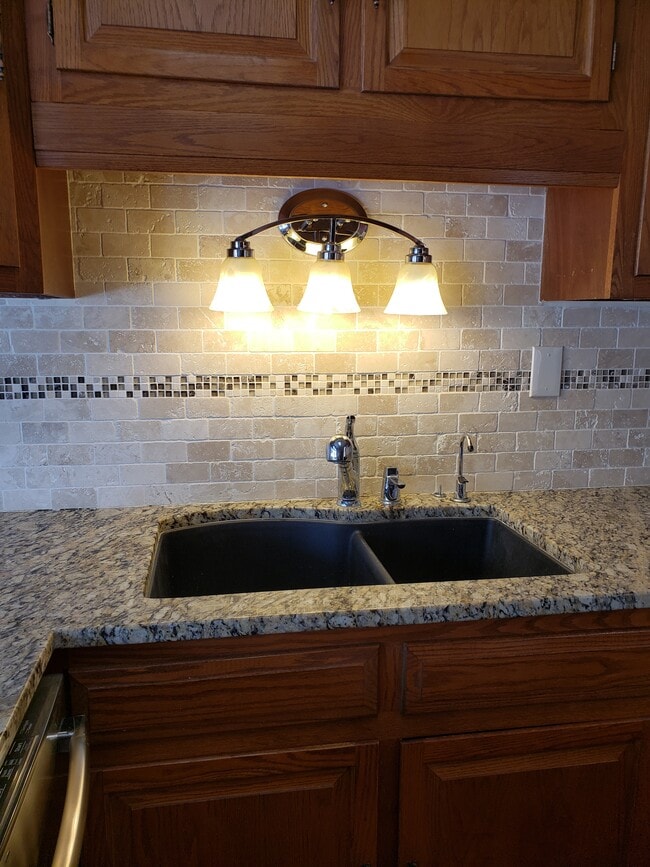 Photo - 1894 S Foothill Dr