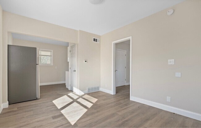 Photo - 474 1/2 E Norwich Ave Unit A