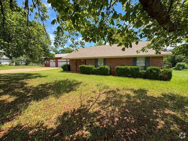 Building Photo - Available Now! 3 Bed 2 Bath on 2 Acres in ... Rental