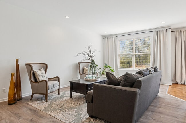 Photo - 34W685 Roosevelt Ave