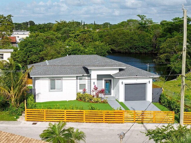 Photo - 655 NW 24th Ave