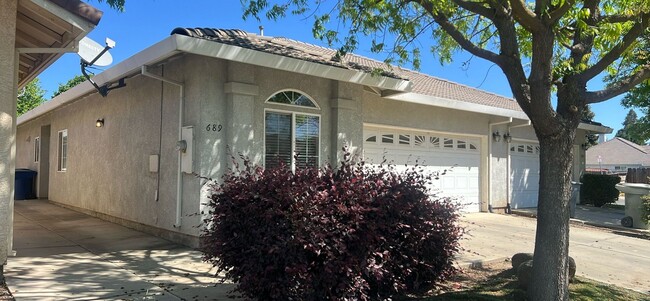 Photo - 689 Gateway Cir