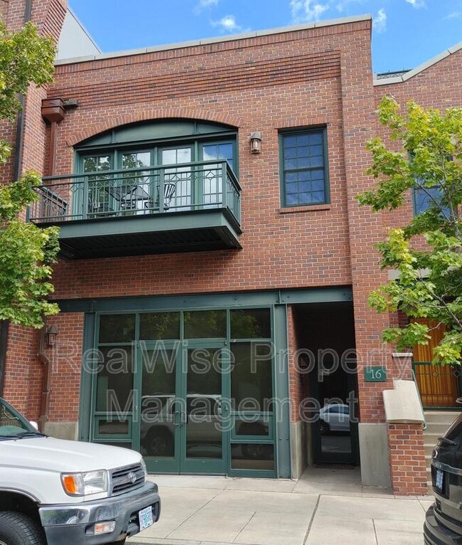 Building Photo - 16 SW Wall St Rental