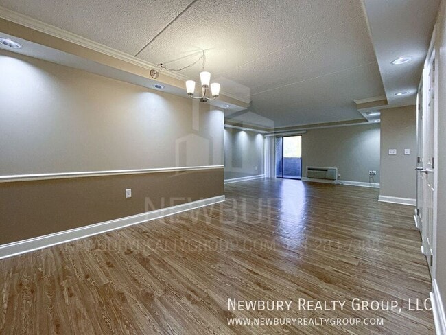Photo - 530 N Main St