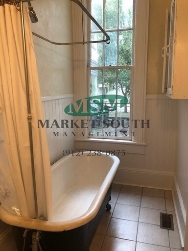 Photo - 308 E Waldburg St Unit Lower Front