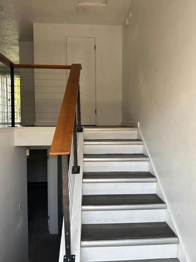 Photo - 4905 - York Duplex Unit 1