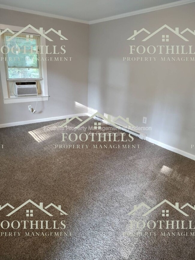Photo - 1302 Robbins Dr
