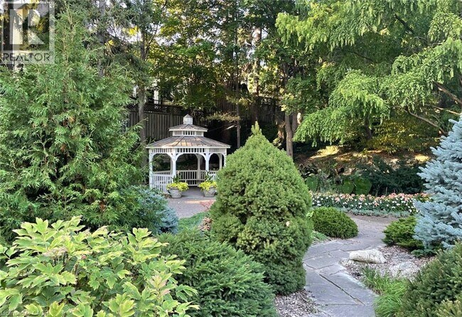 Photo - 708 Woolwich St