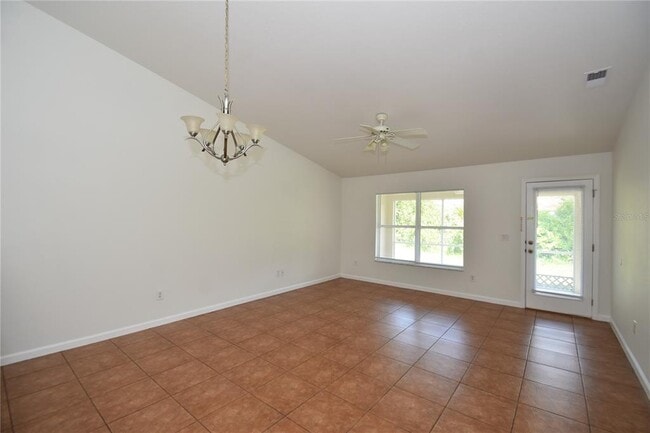 Photo - 30 Eton Ln