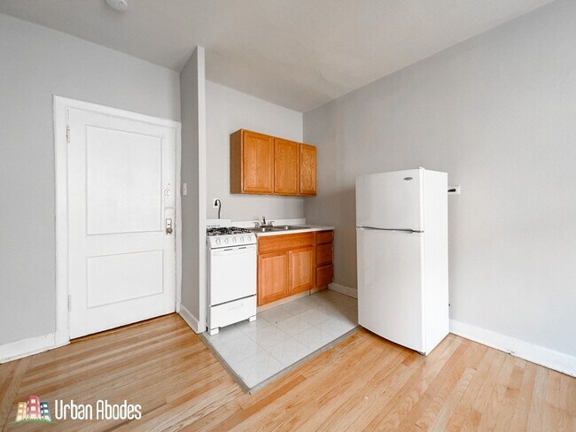 Photo - 1040 W George St Unit M07B