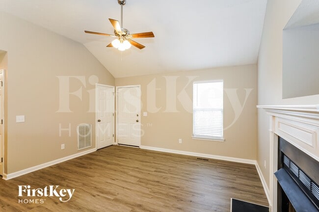 Photo - 112 SADDLESTONE Ct S