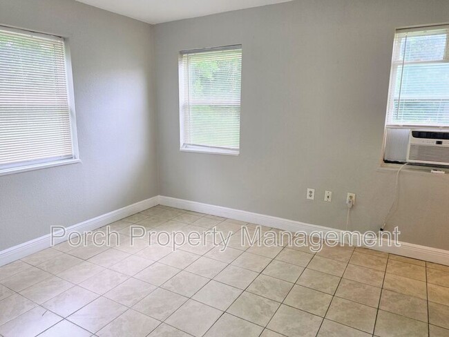 Photo - 1 Ellis Dr Unit B