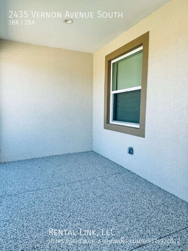 Photo - 2435 Vernon Ave S