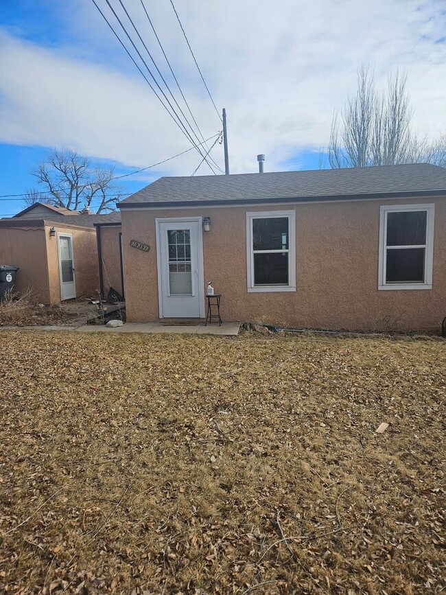 2 BED | 1 BATH | SINGLE-LEVEL HOME | WEST - 2 BED | 1 BATH | SINGLE-LEVEL HOME | WEST