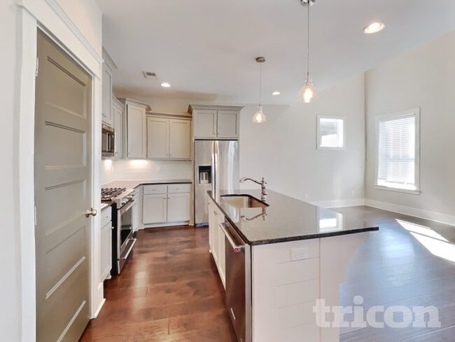 Photo - 1247 Hillwood Private Cove