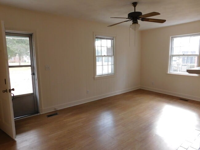 Photo - 815 Haywood Pl