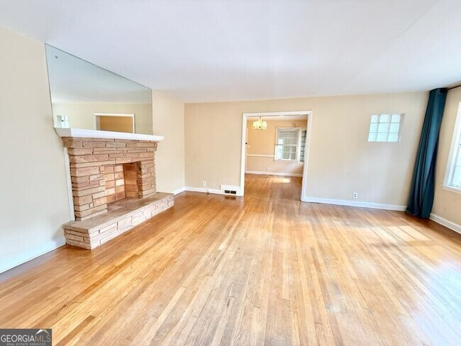 Photo - 2076 Azalea Cir