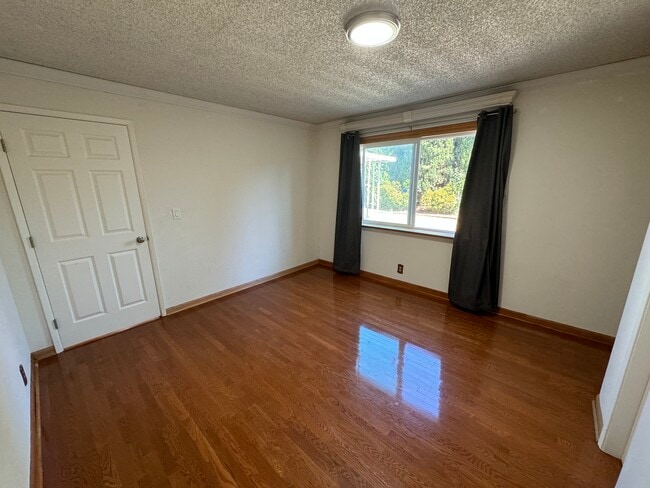 Photo - 2075 Lockwood Dr