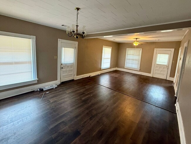 Photo - 904 W Oak Ave