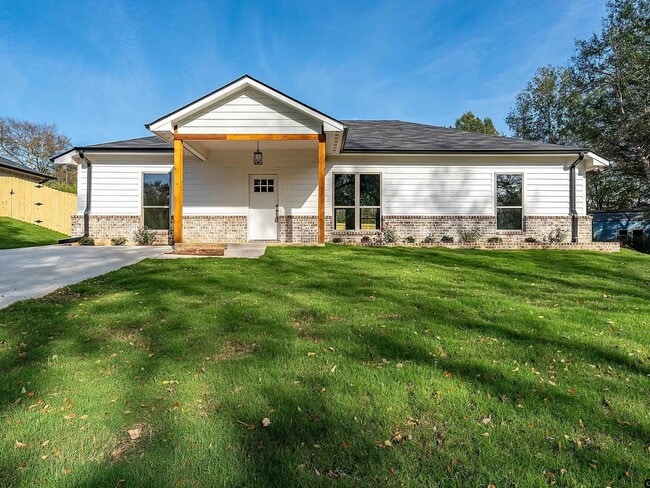 Building Photo - 215 Timberline Dr