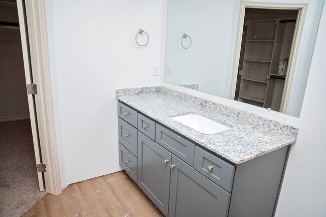 Photo - 1400 Bajada St